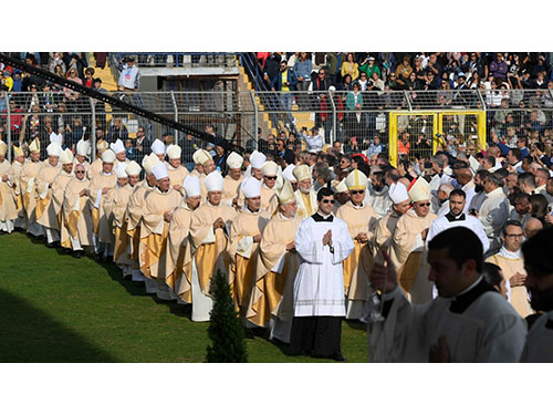 Italijos eucharistinis kongresas. Duona tapusi Trejybės meilė